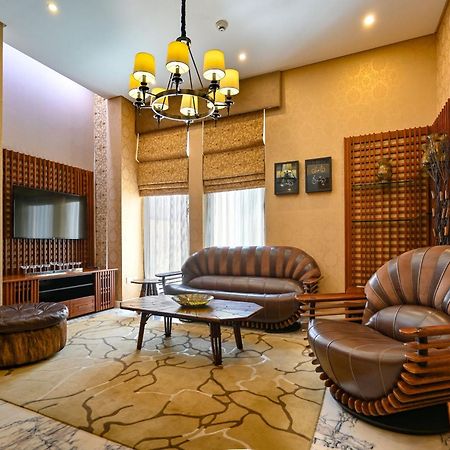 รีฟ รีสอร์ต Hotel มานามา ภายนอก รูปภาพ A living room in a house
