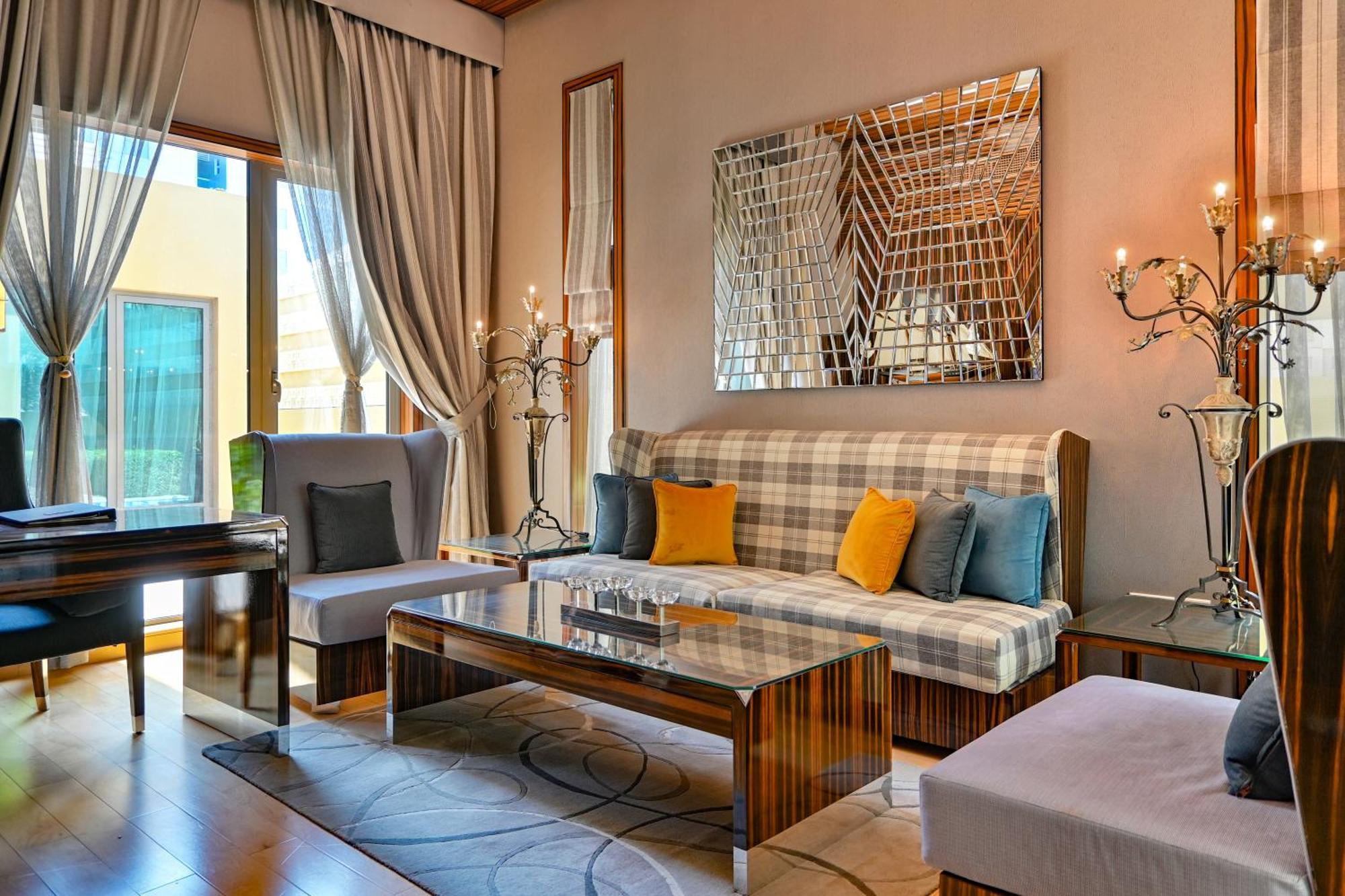 รีฟ รีสอร์ต Hotel มานามา ภายนอก รูปภาพ A living room at the hotel