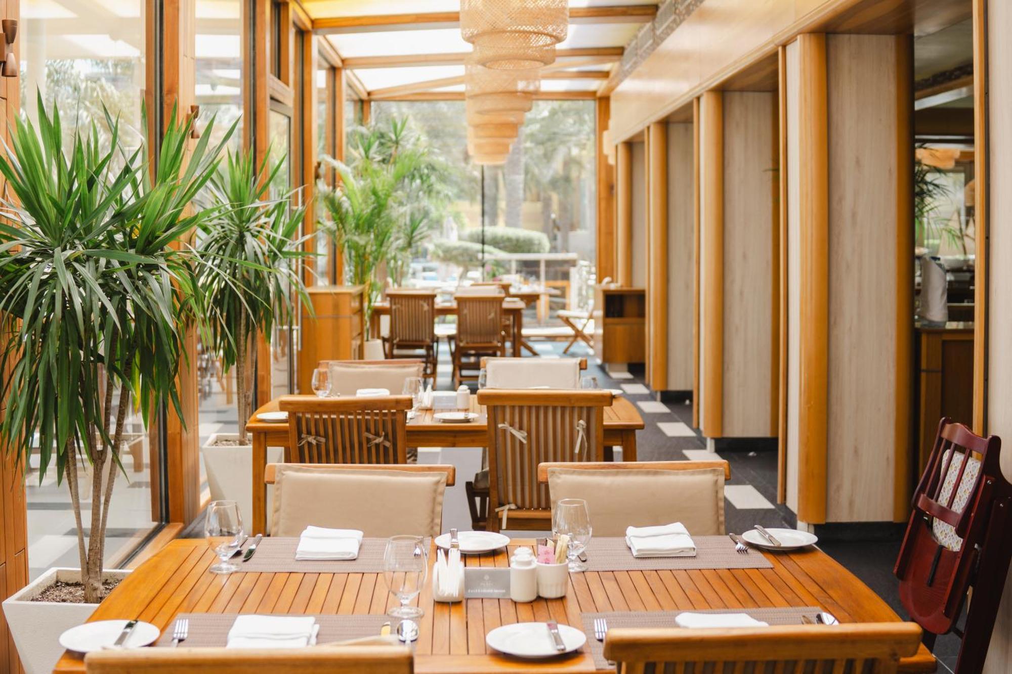 รีฟ รีสอร์ต Hotel มานามา ภายนอก รูปภาพ The restaurant