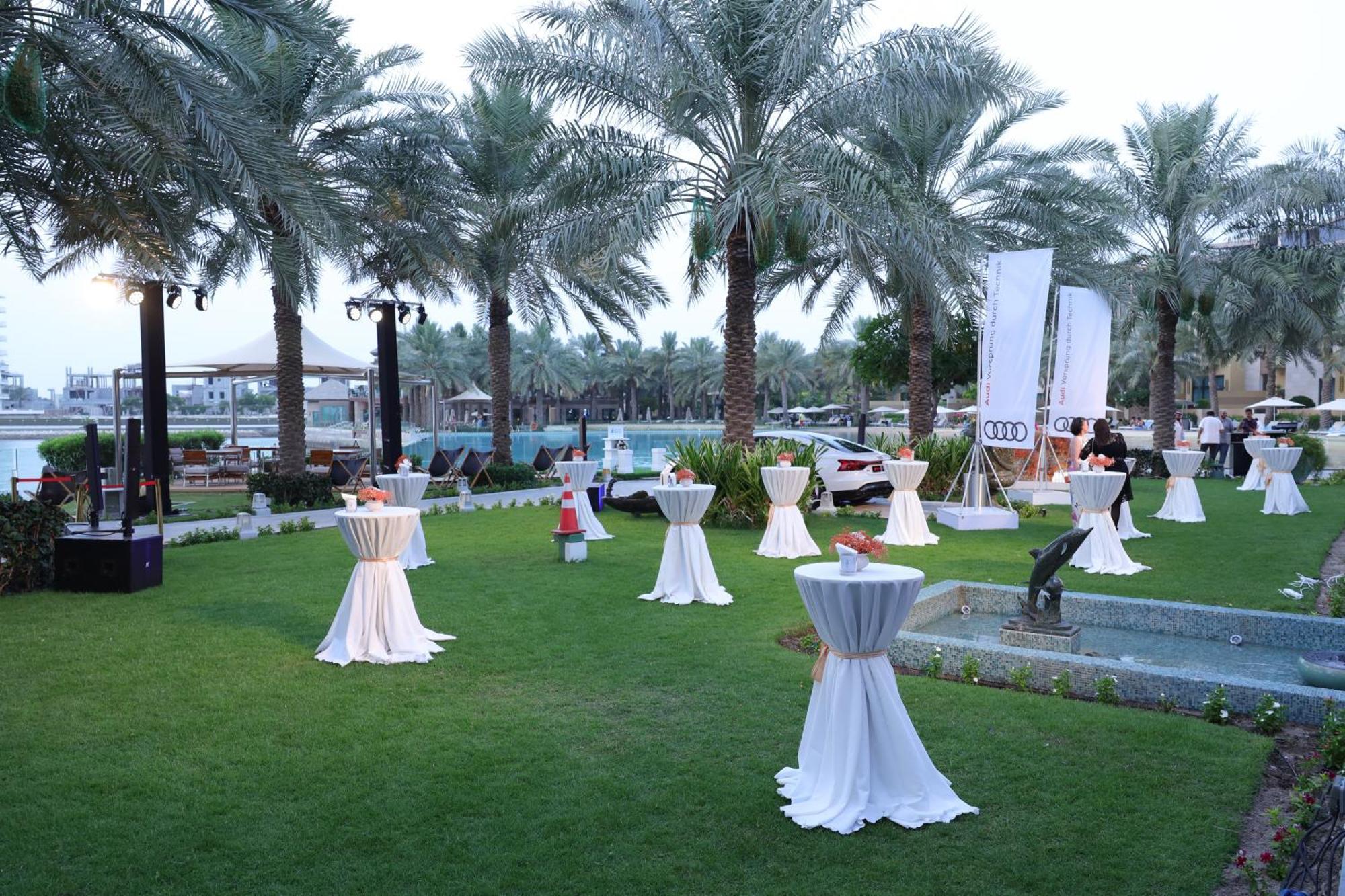 รีฟ รีสอร์ต Hotel มานามา ภายนอก รูปภาพ The lawns at the Jumeirah Creek Hotel