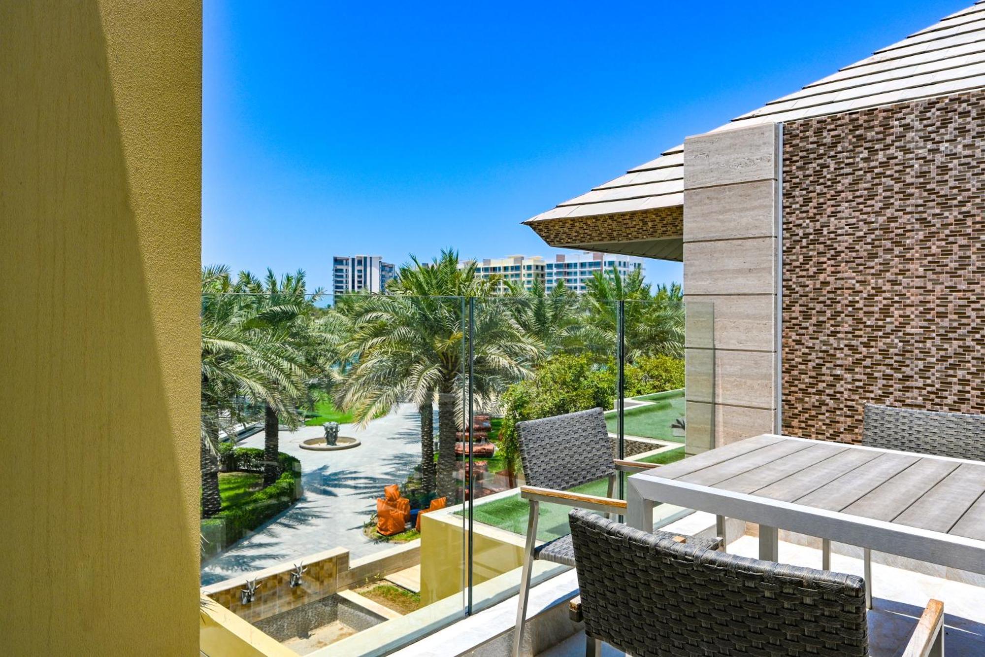 รีฟ รีสอร์ต Hotel มานามา ภายนอก รูปภาพ View from a suite