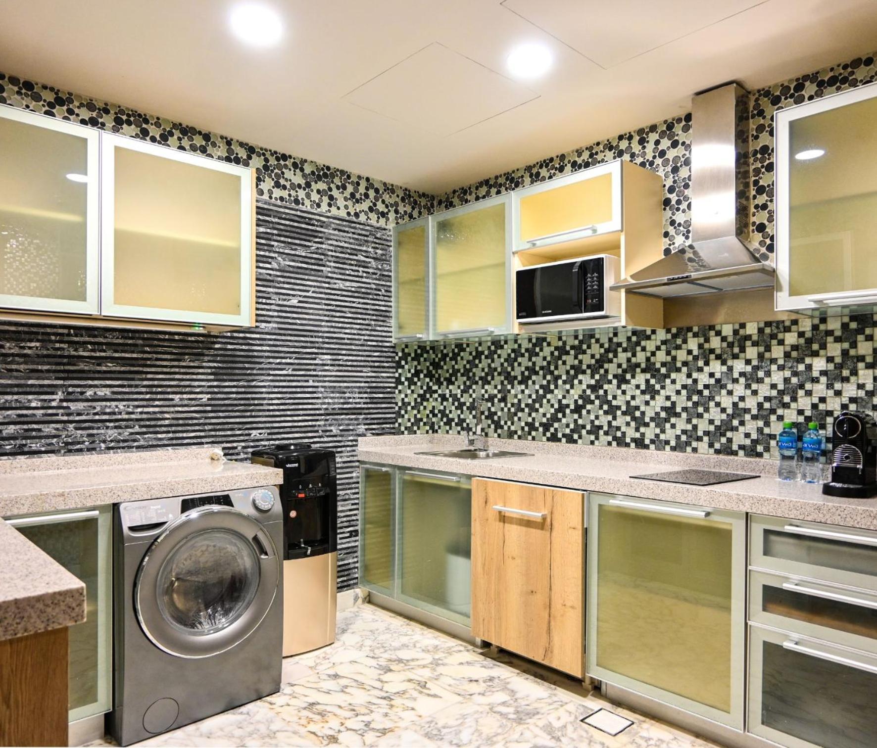 รีฟ รีสอร์ต Hotel มานามา ภายนอก รูปภาพ A modern kitchen