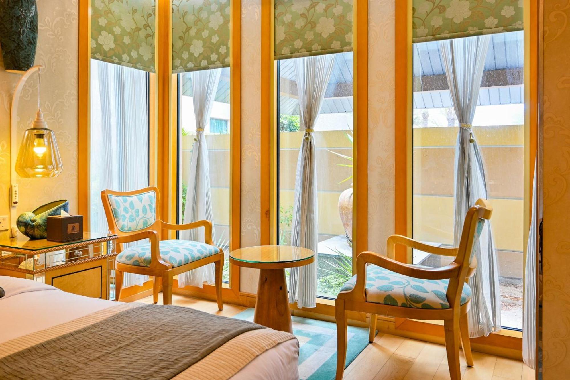รีฟ รีสอร์ต Hotel มานามา ภายนอก รูปภาพ A room at the hotel